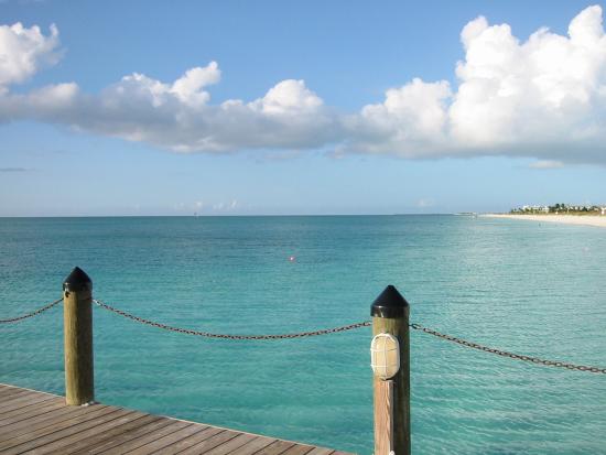 Vue de la mer de de l'hôtel depuis un ponton