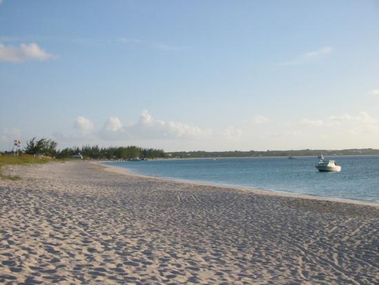 La plage de sable blanc et fin le soir...