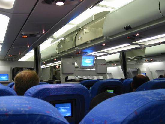 L'intérieur d'un A340 d'Air France, écrans LCD individuels!