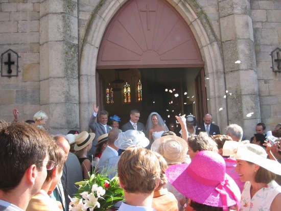 Noëlle & Julien, coming out of the church