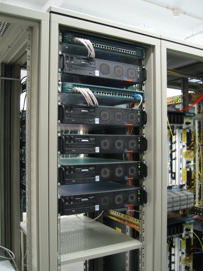 Another rack nearby with Akamai's portuguese servers!