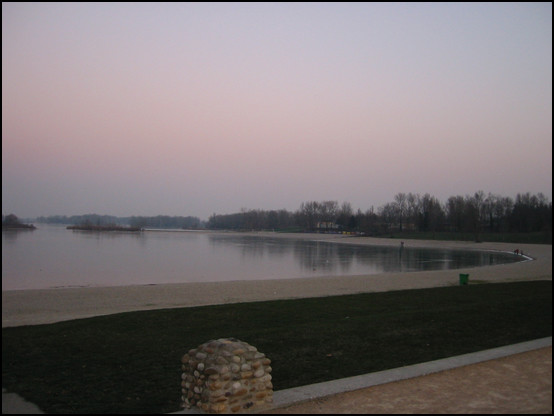 The Miribel-Jaunage lake, entirely frozen