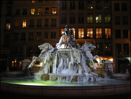 The Terreaux fountain once again, still as splendid!