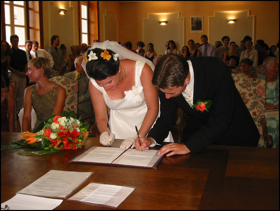 Les deux signatures... ça y est, c'est bouclé!