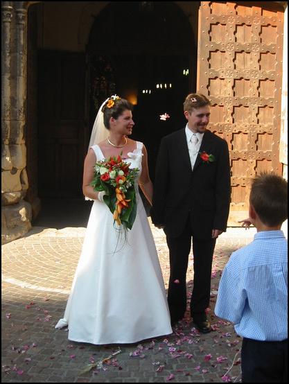 Charlotte et Guillaume à la sortie de l'église