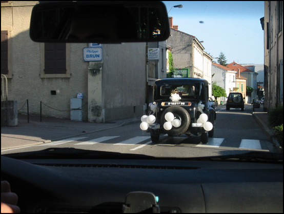 Le cortège... de deux voitures