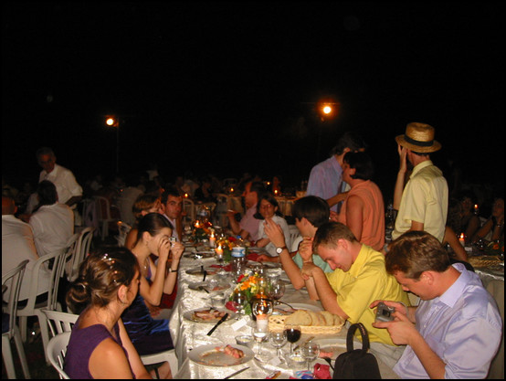 La table où on chante le plus fort (à l'unanimité!)