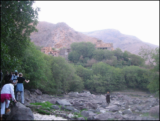 Vue de la Kasbah depuis la vallée au pied d'Aremdt