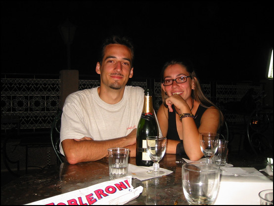 Terrasse de l'hôtel Foucauld, Anne-Lise et moi