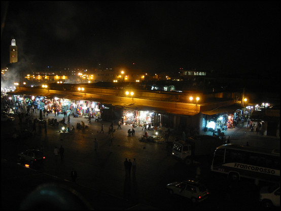 Vue de Marrakech de nuit