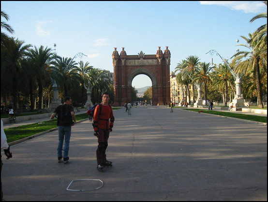 Louis et Julien devant l'Arc de Triomphe