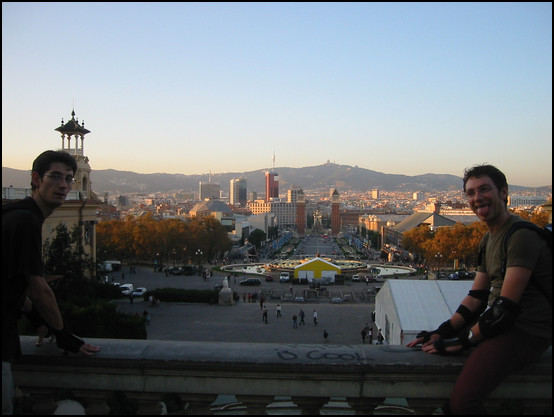 Fred et Julien devant la Placa Espana